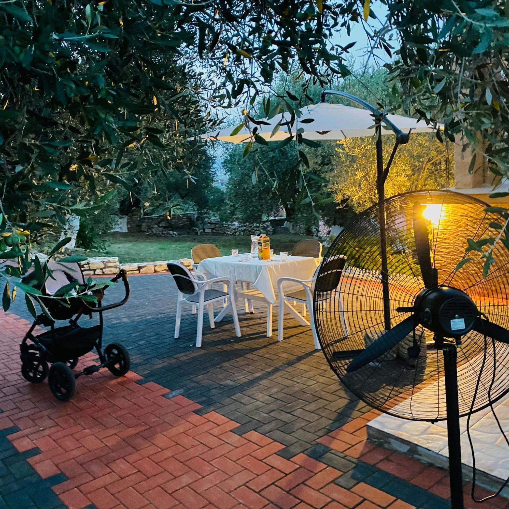 בראט Guesthouse Iljaz מראה חיצוני תמונה