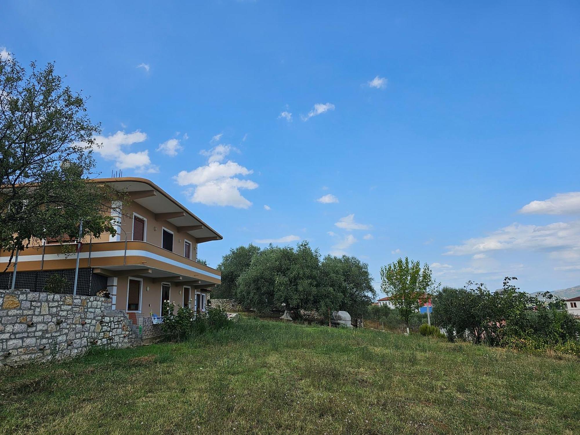 בראט Guesthouse Iljaz מראה חיצוני תמונה