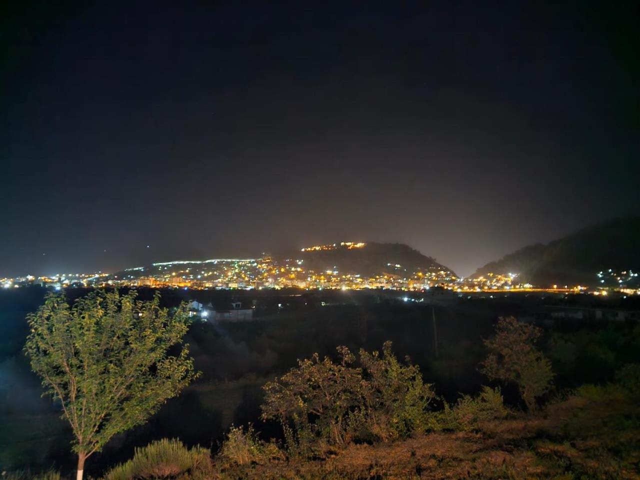 בראט Guesthouse Iljaz מראה חיצוני תמונה