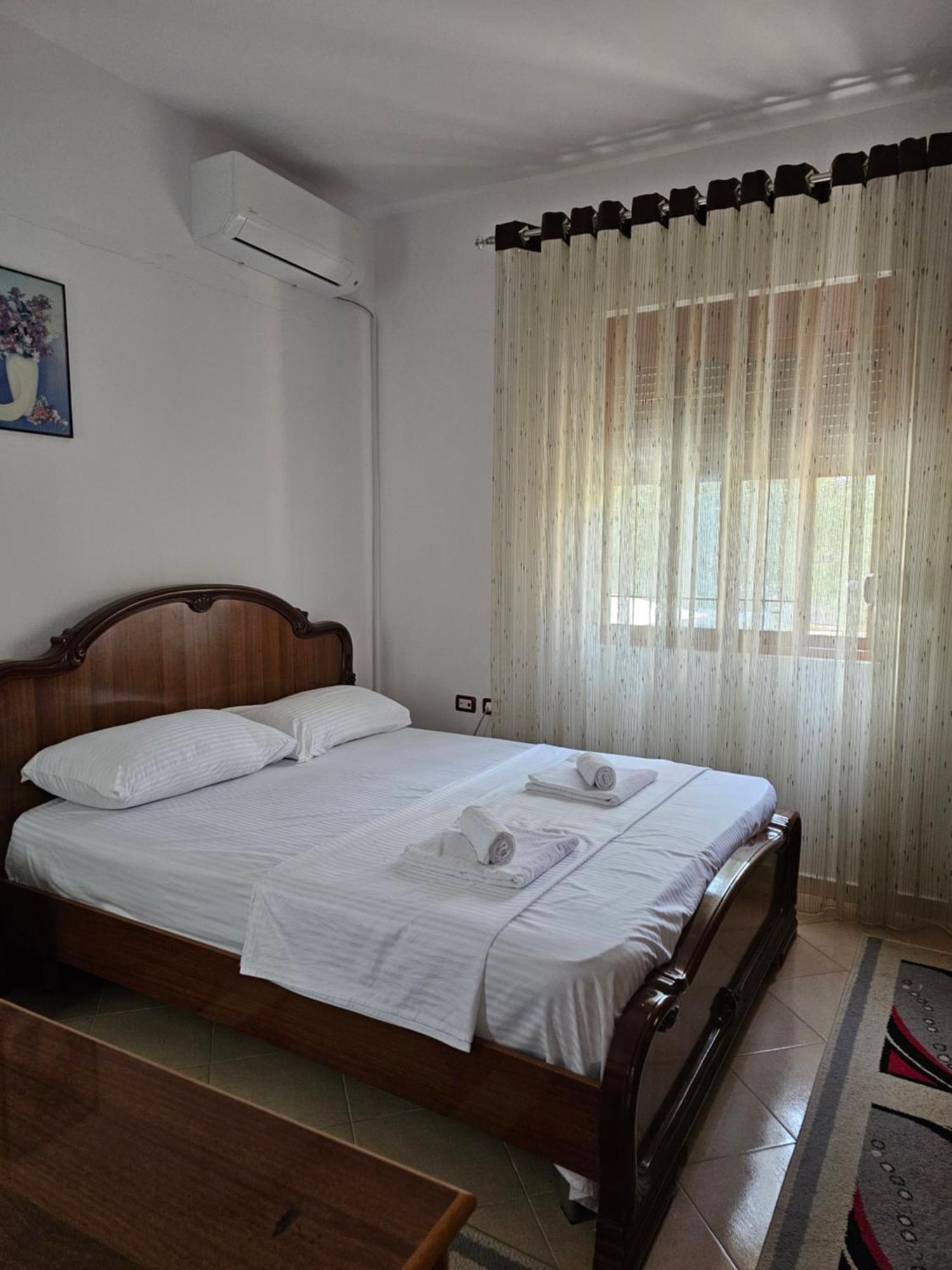 בראט Guesthouse Iljaz מראה חיצוני תמונה