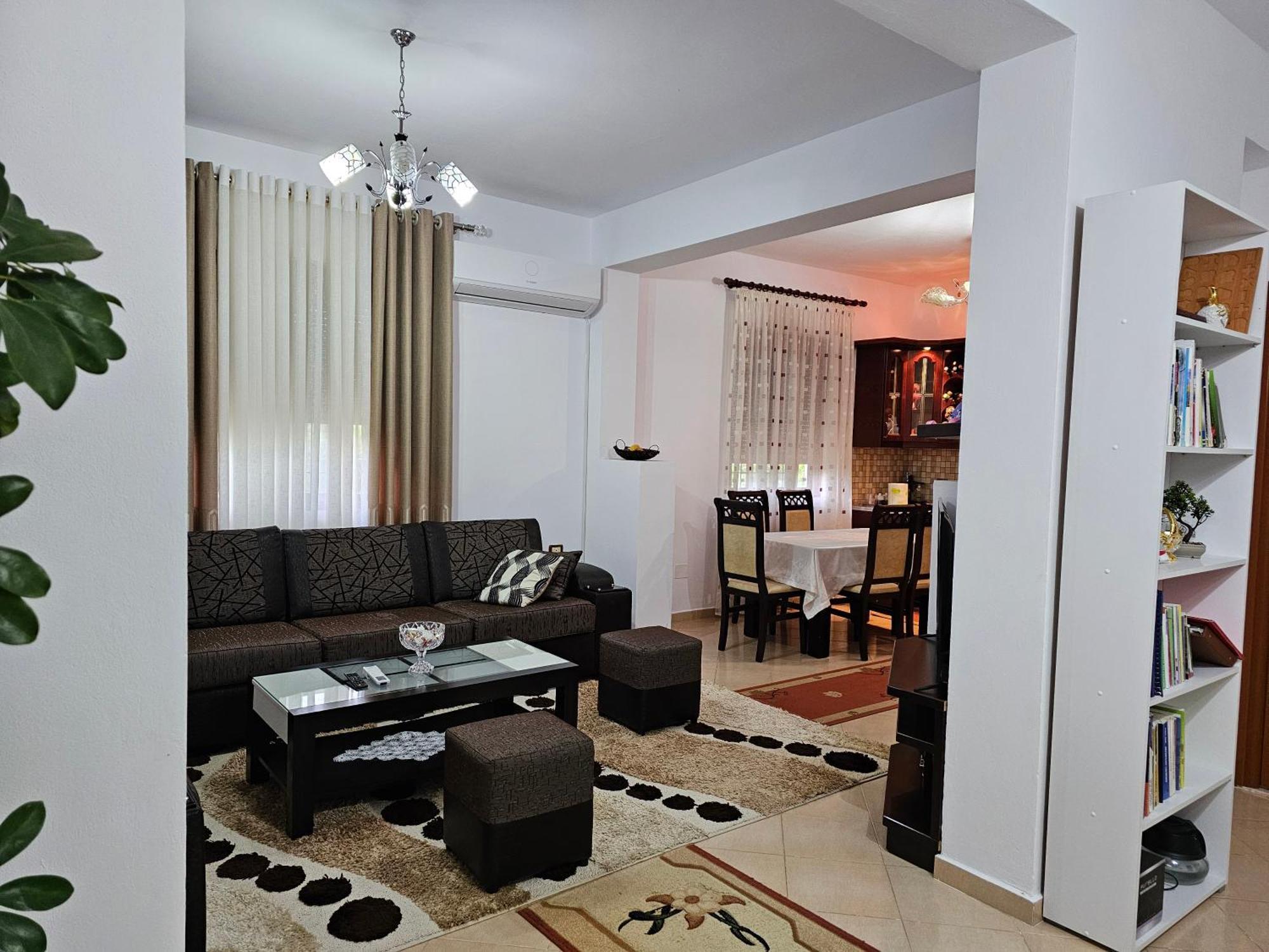 בראט Guesthouse Iljaz מראה חיצוני תמונה