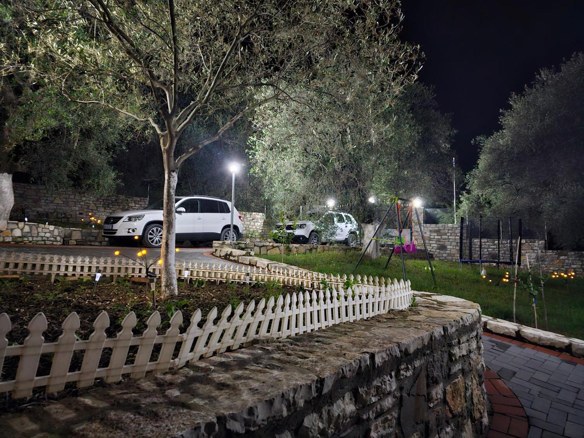 בראט Guesthouse Iljaz מראה חיצוני תמונה